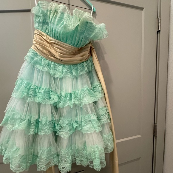 Betsey Johnson Dresses & Skirts - Vintage Betsey Johnson dress 👗